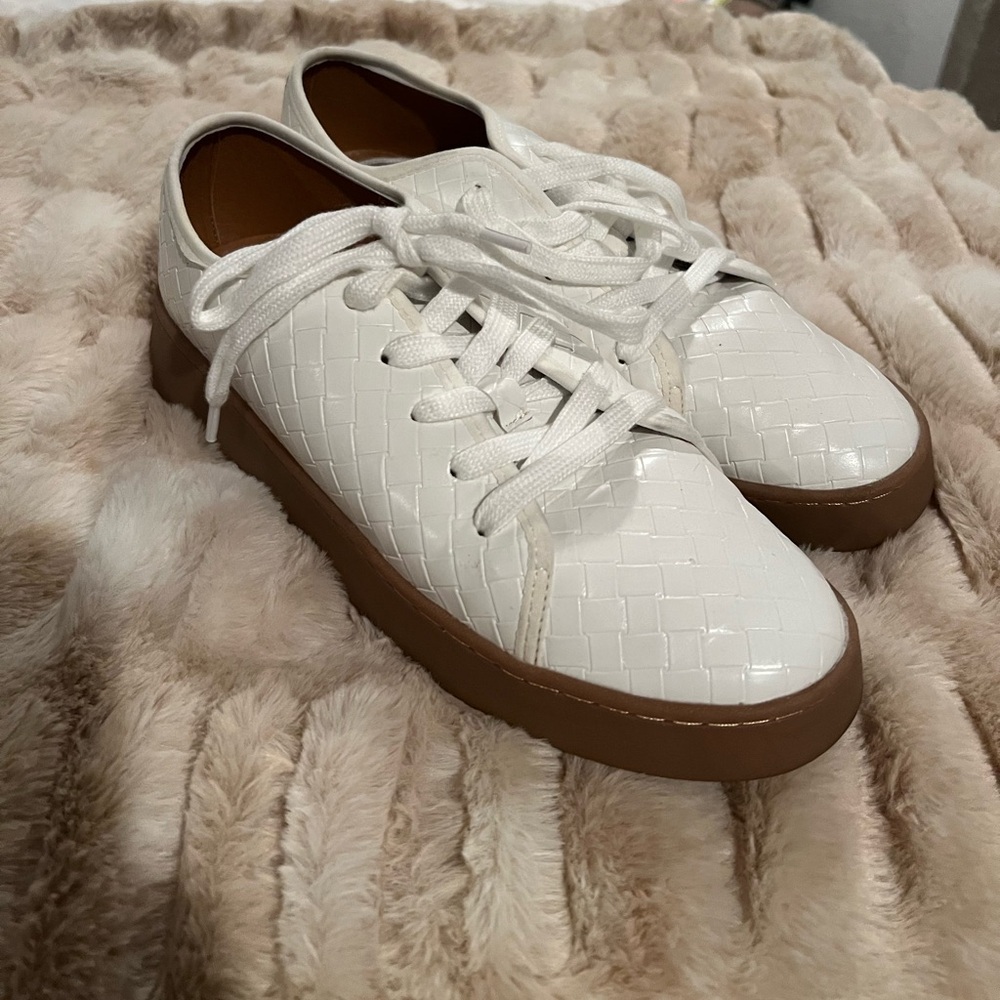 Oasis Society Women’s 8.5 White Never Worn